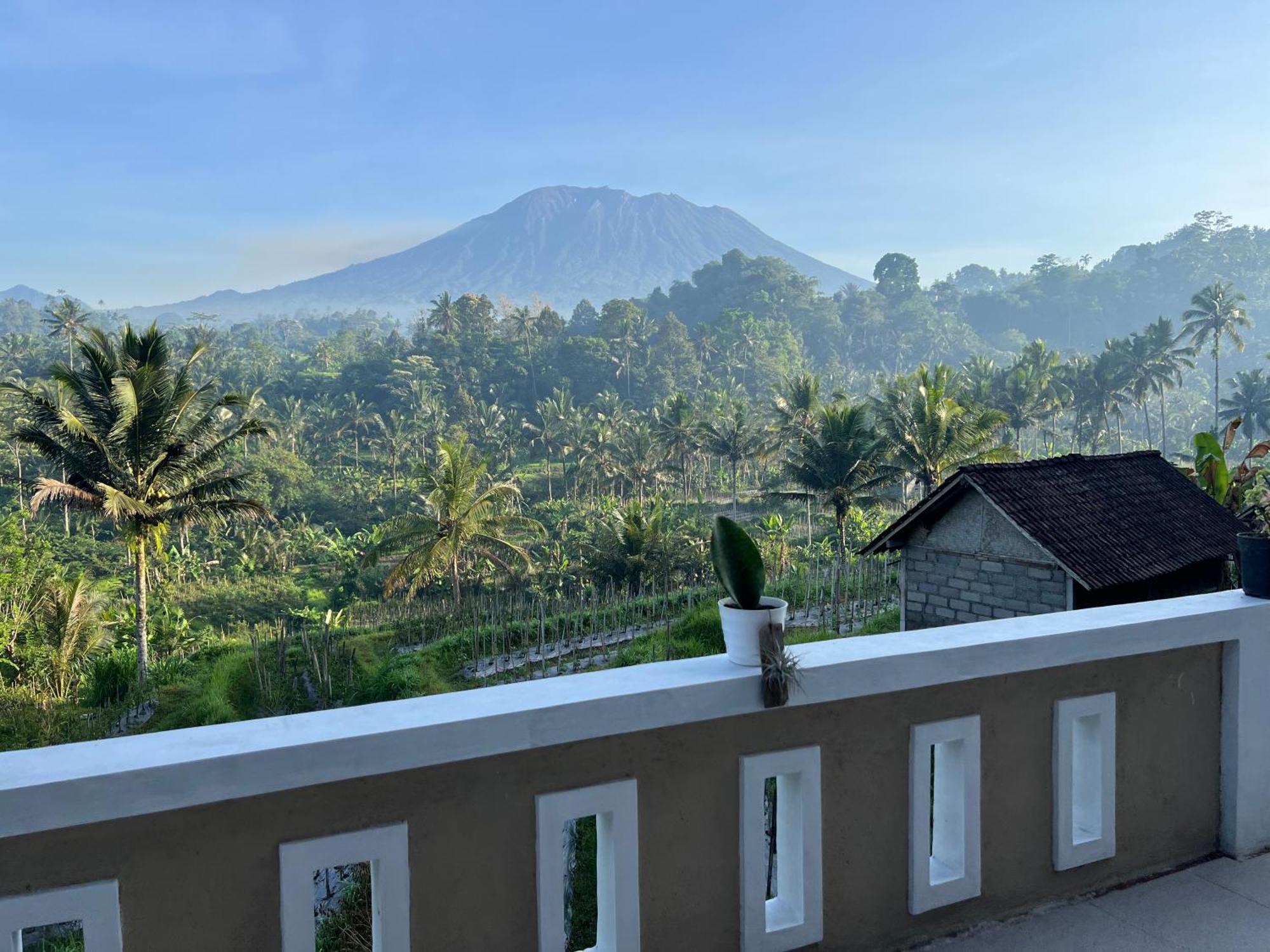 Bisbis House Iseh Village Selat Exterior foto