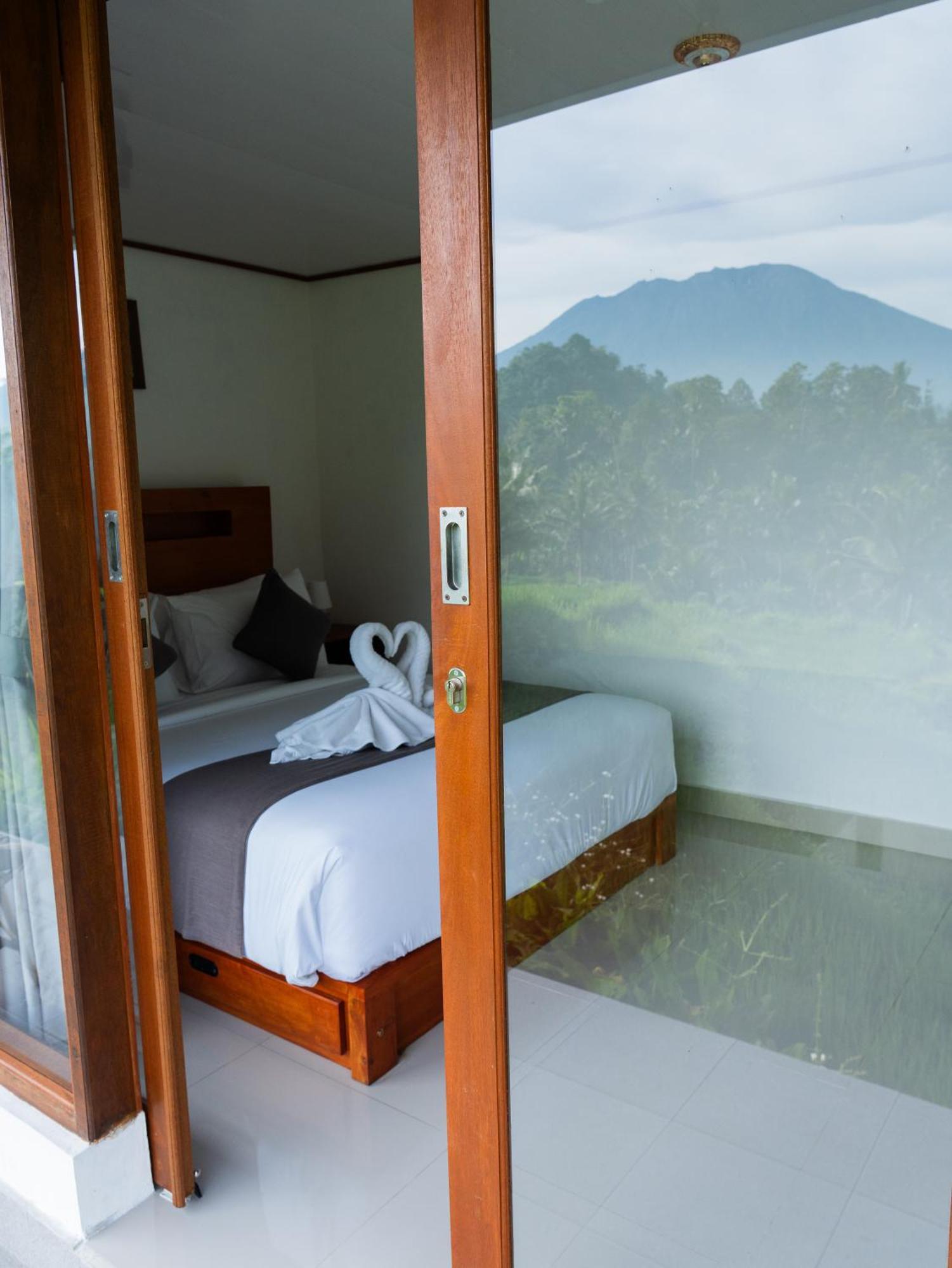 Bisbis House Iseh Village Selat Exterior foto